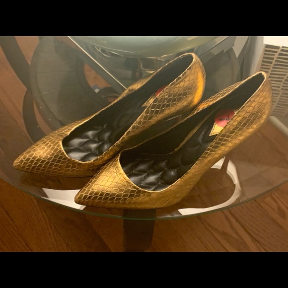 Gold Snake - Picture 10 of 12